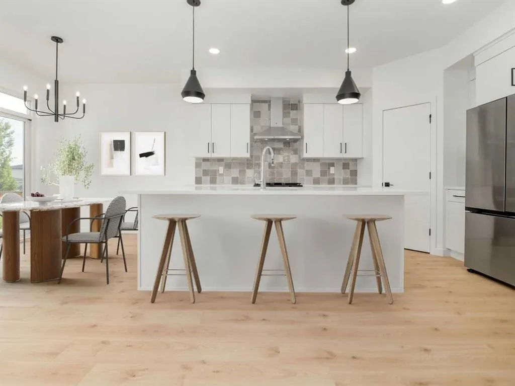 714 Violet Place W — photo 1