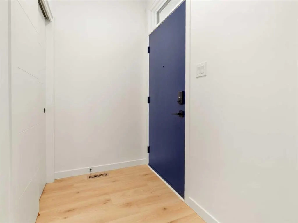 714 Violet Place W — photo 3