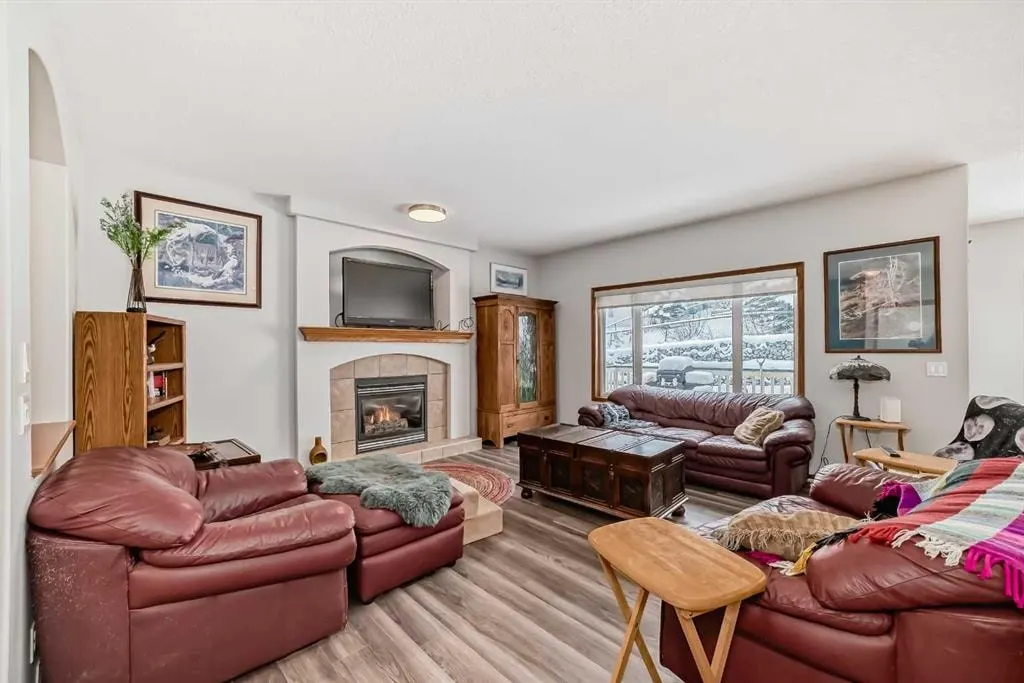 13 Bow Ridge Drive — photo 2