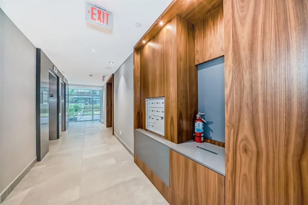 88 Waterfront Mews SW #102 — photo 3