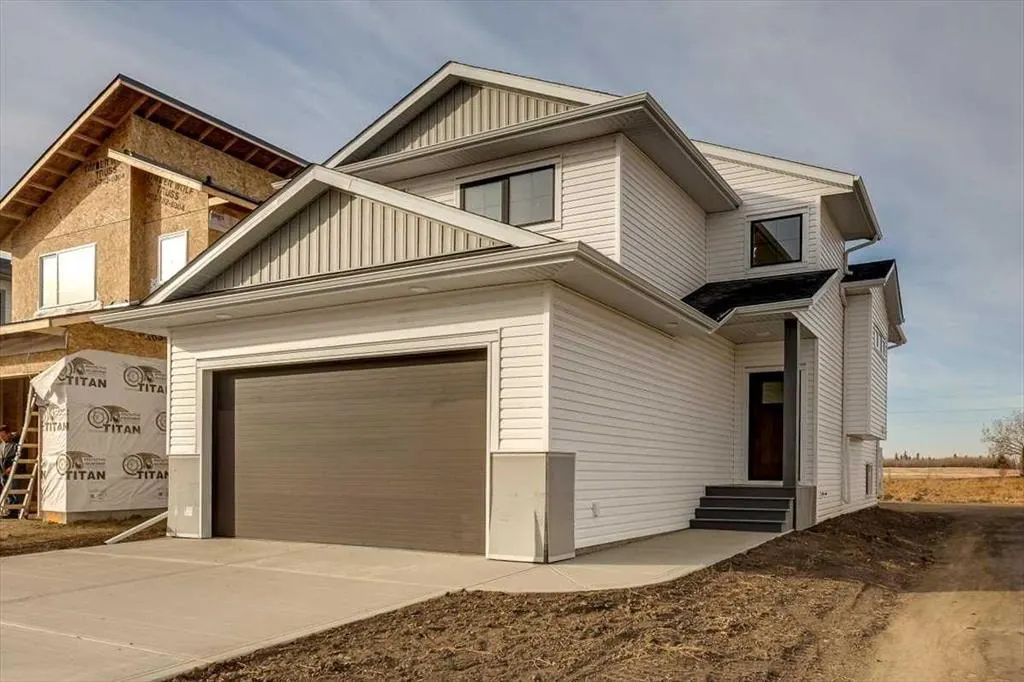 56 Emmett Crescent — photo 1