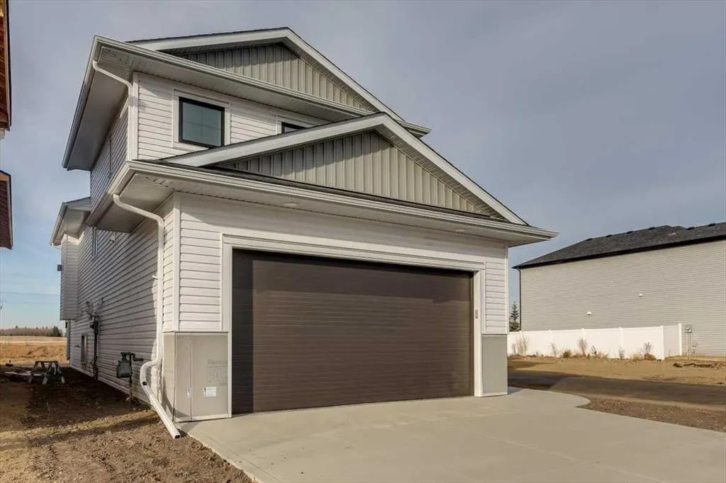 56 Emmett Crescent — photo 3