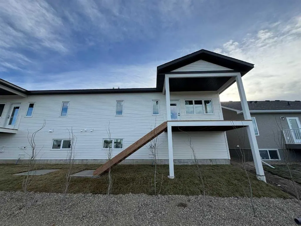 423 Meadowlark Way — photo 2