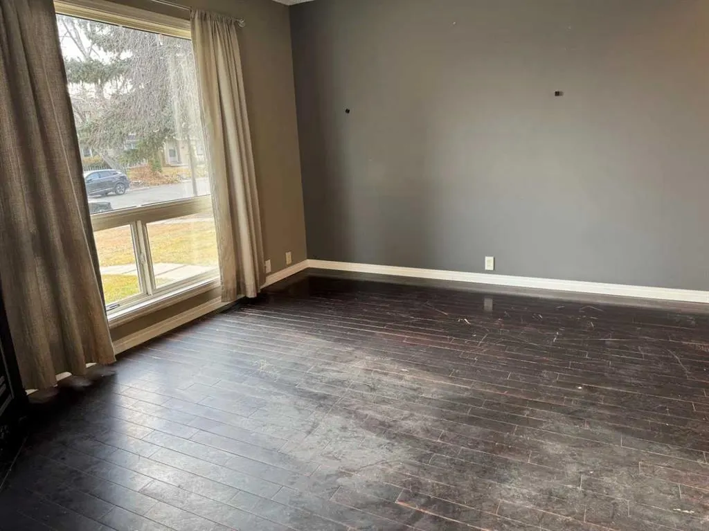 220 Erin Mount Crescent SE #8 — photo 3