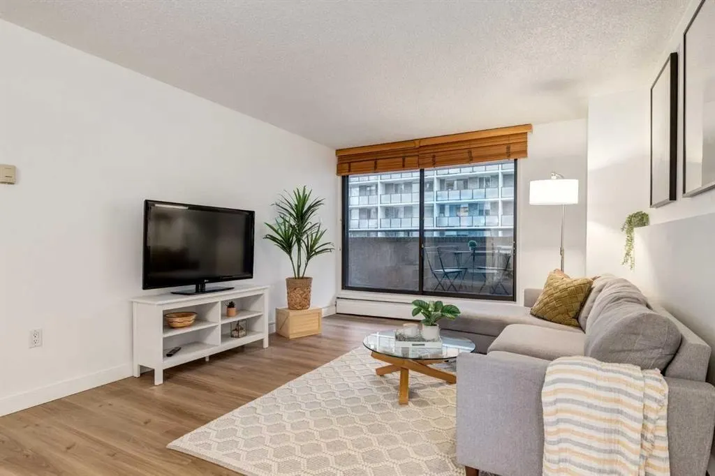 718 12 Avenue SW #206 — photo 3