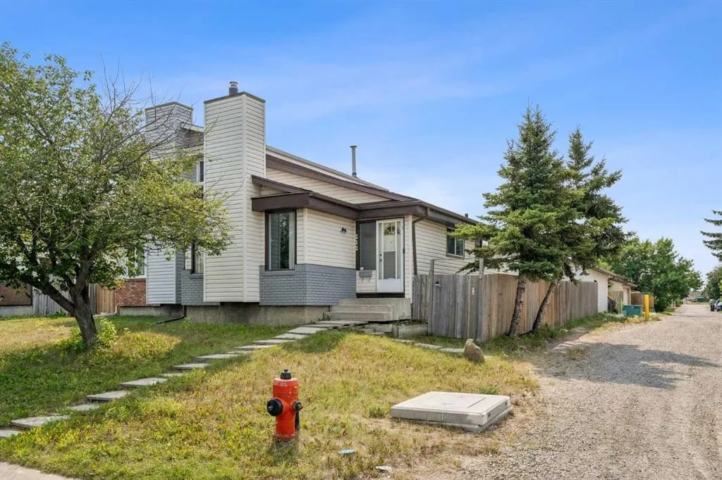 212 Whitman Place NE — photo 1