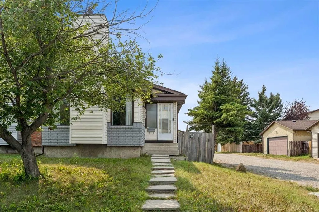 212 Whitman Place NE — photo 2