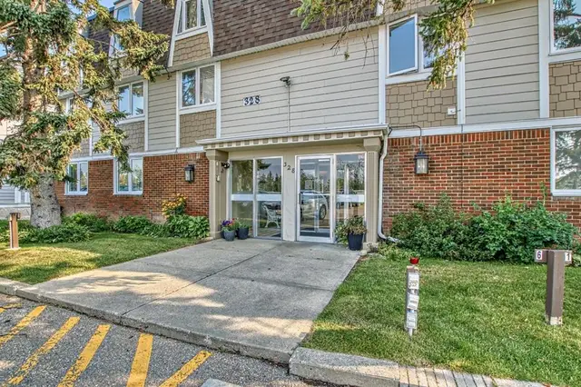 328 Cedar Crescent SW #204