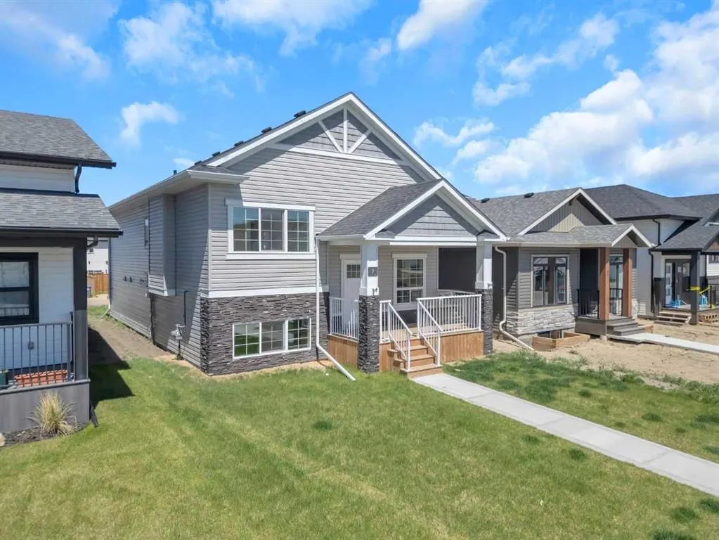 9 Ian Way — photo 1