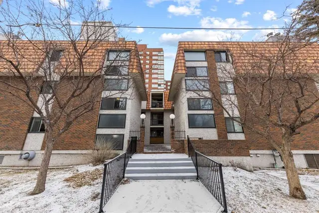 305 25 Avenue SW #301
