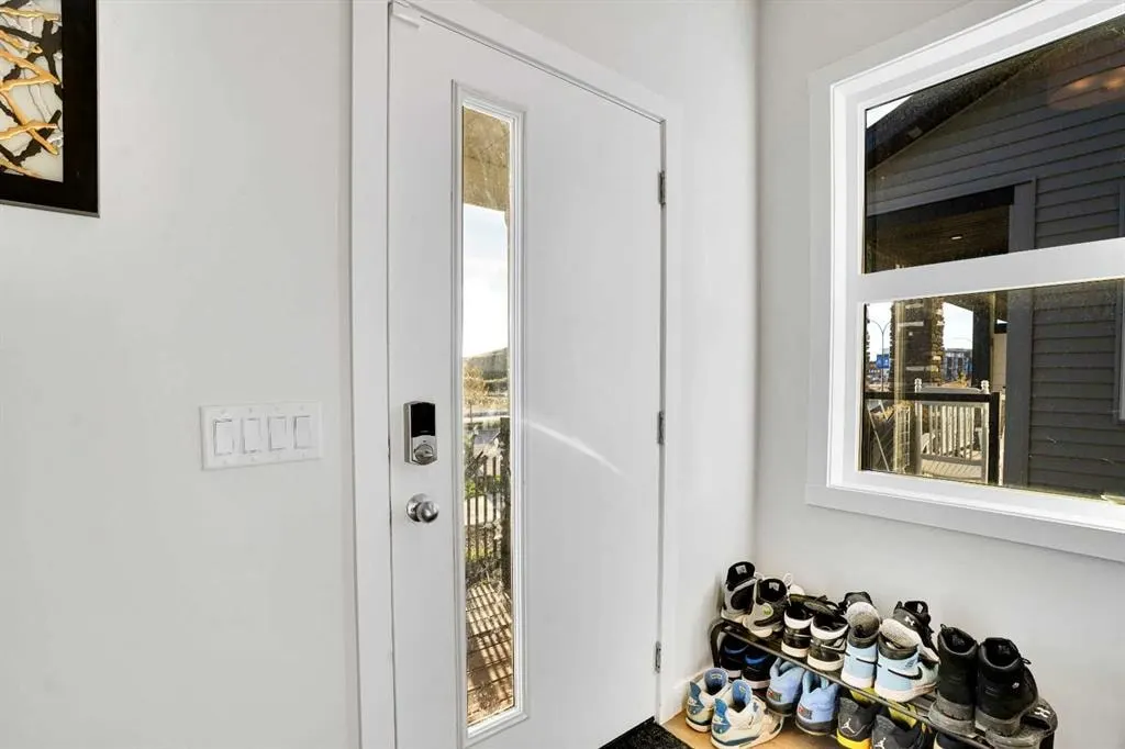 514 Wolf Willow Boulevard SE — photo 3