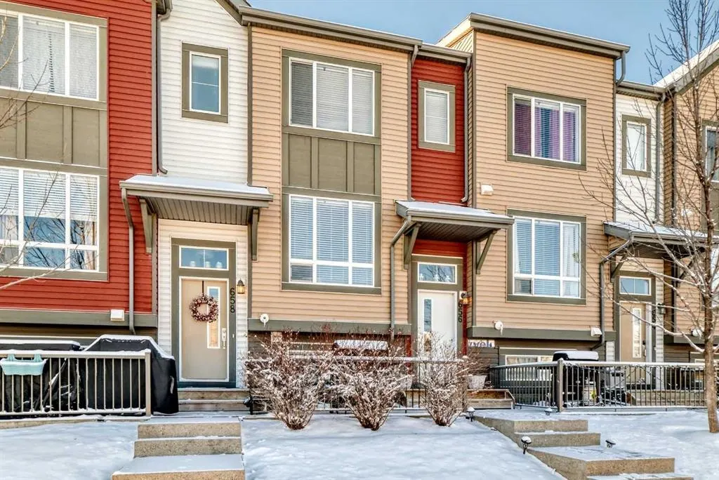 656 Copperpond Boulevard SE — photo 3