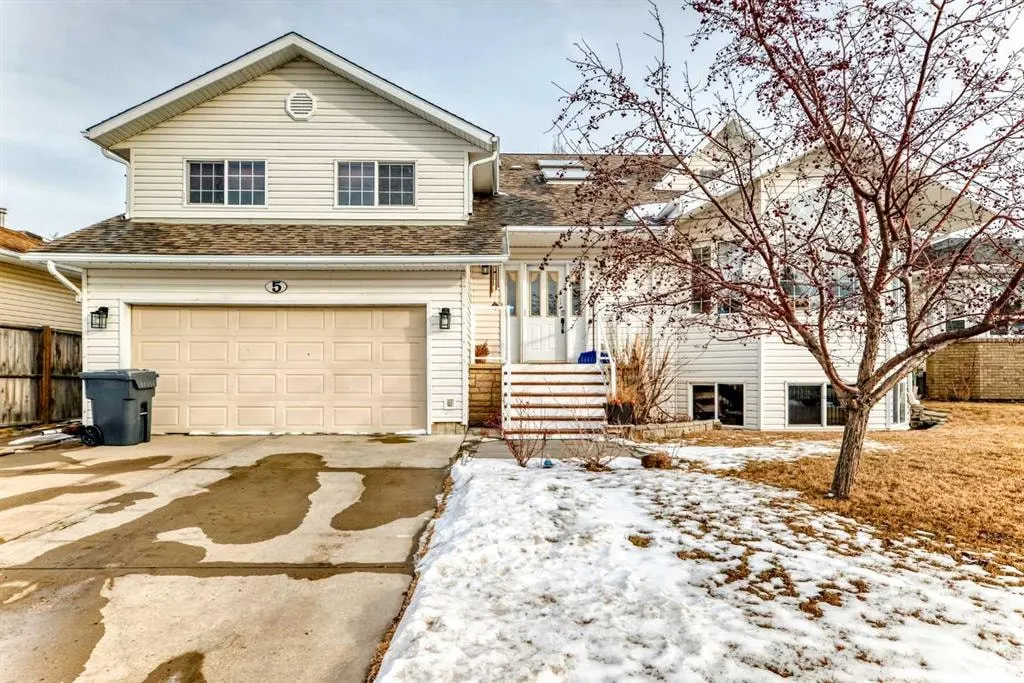 5 Chinook Crescent — photo 1