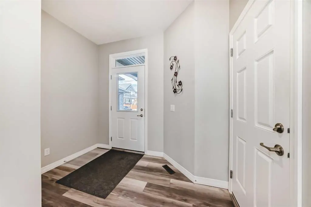 615 Kingsmere Way SE — photo 3
