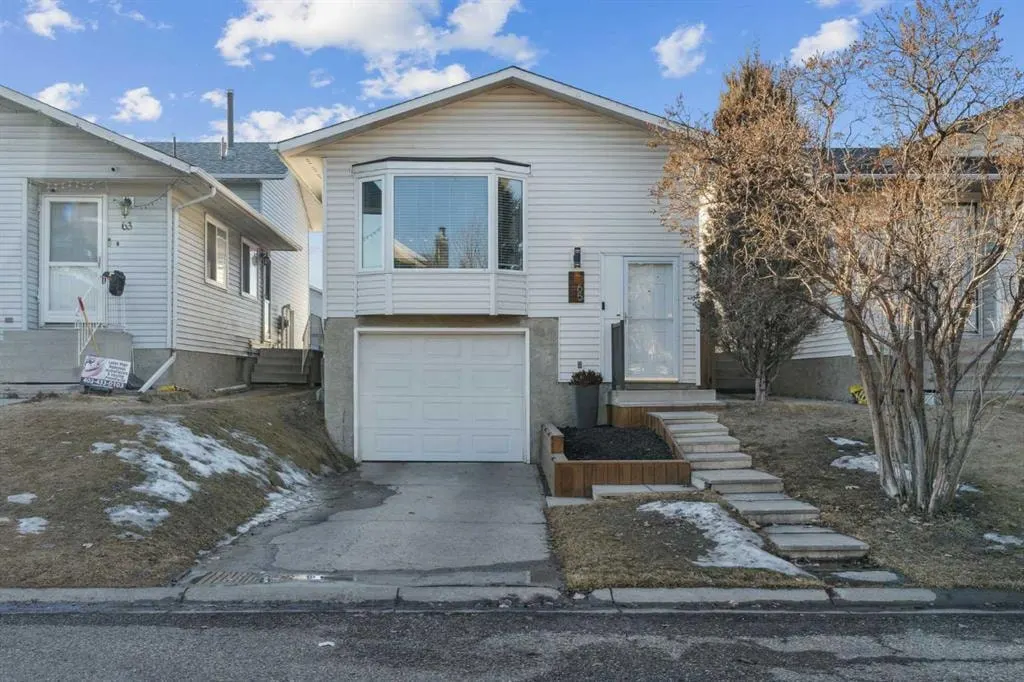 65 Tararidge Close NE — photo 1