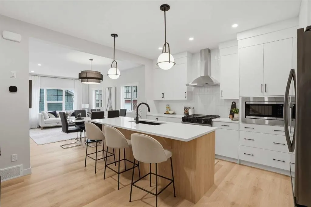 76 Buffaloberry Manor SE — photo 2