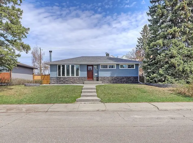 44 Granlea Place SW