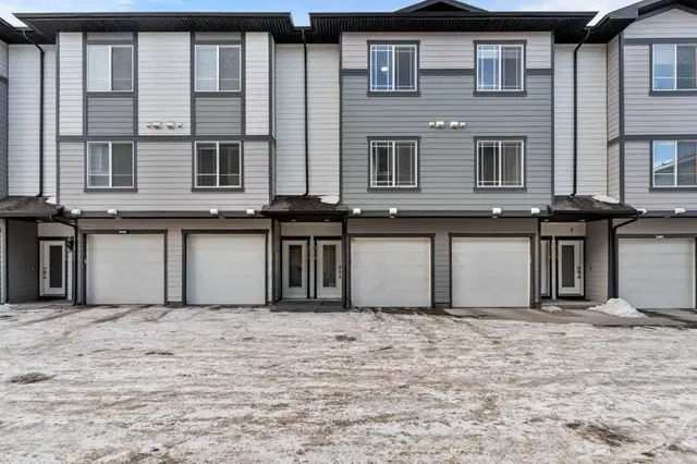95 Skyview Close NE #908