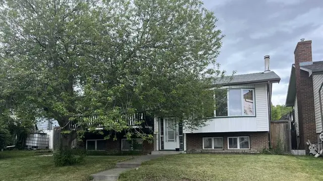 4764 Rundlewood Drive NE
