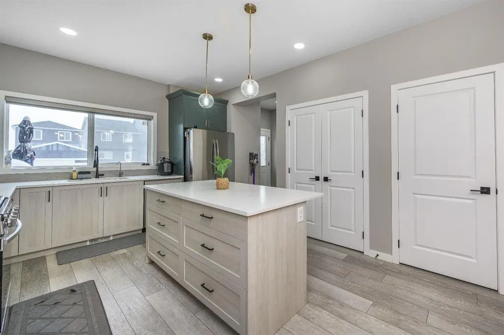 2049 Cobblespring Avenue SW — photo 3