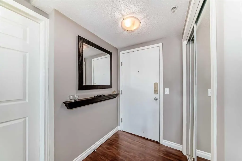 1121 6 Avenue SW #306 — photo 3