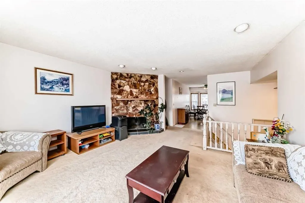 224 Berwick Way NW — photo 3