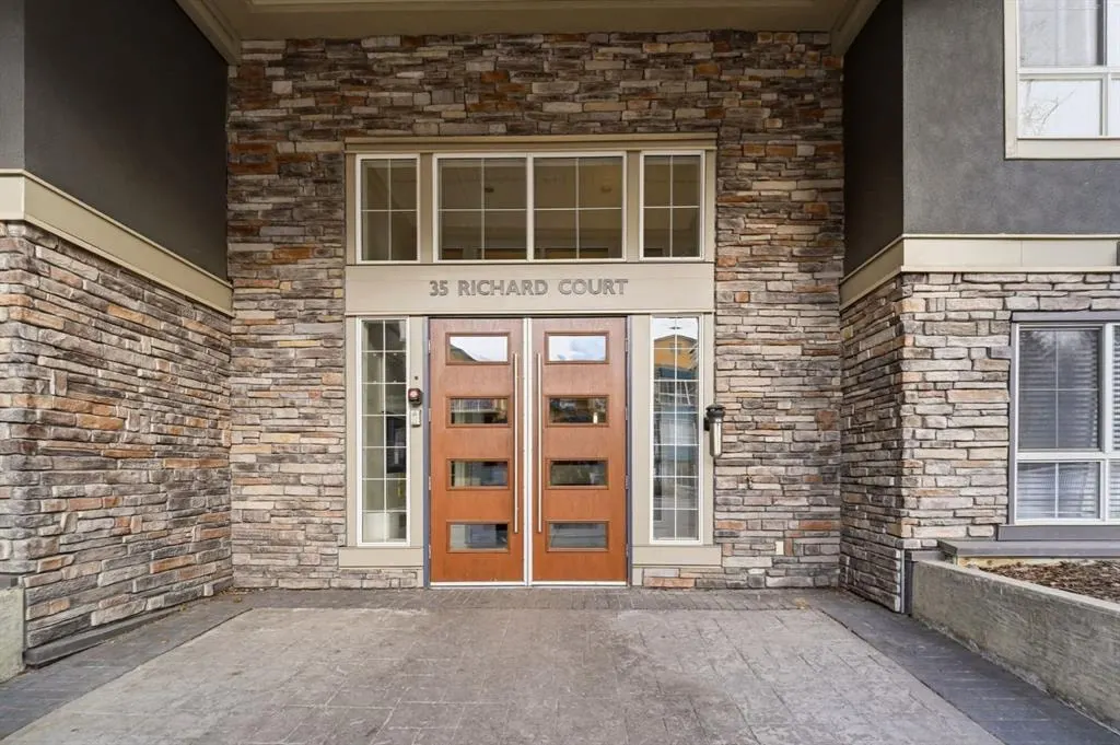 35 Richard Court SW #426 — photo 3