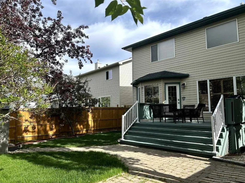 182 Harvest Creek Close NE — photo 2