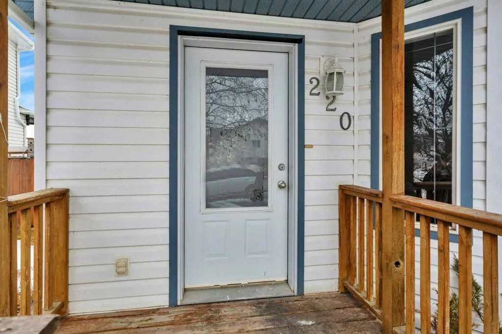 220 Deschner Close — photo 3