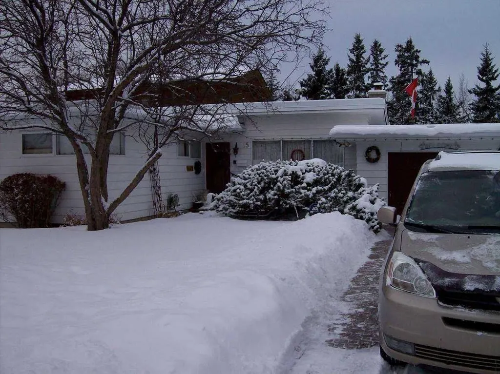 15 Glenview Drive SW — photo 2