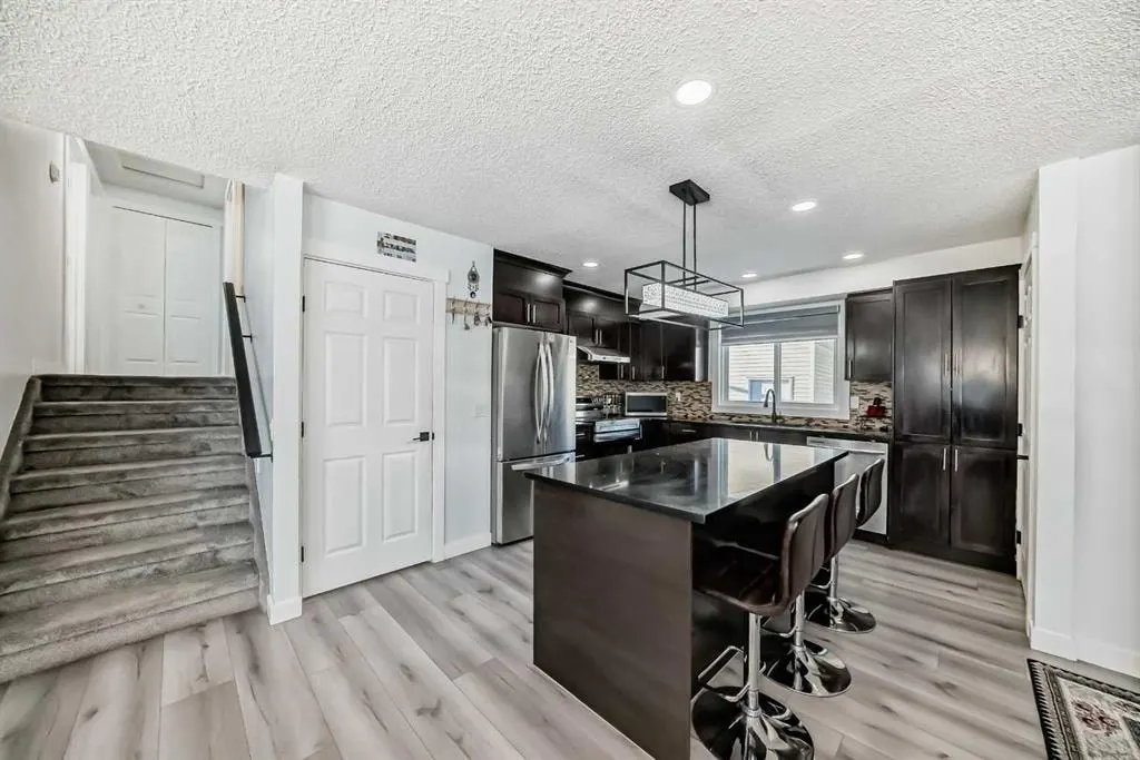 584 Whiteridge Way NE — photo 3