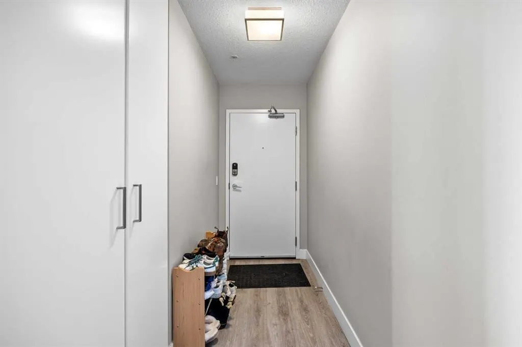 1521 26 Avenue SW #204 — photo 3