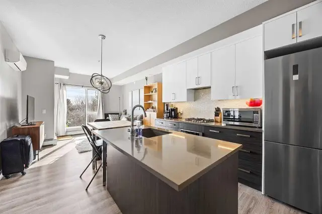 1521 26 Avenue SW #204