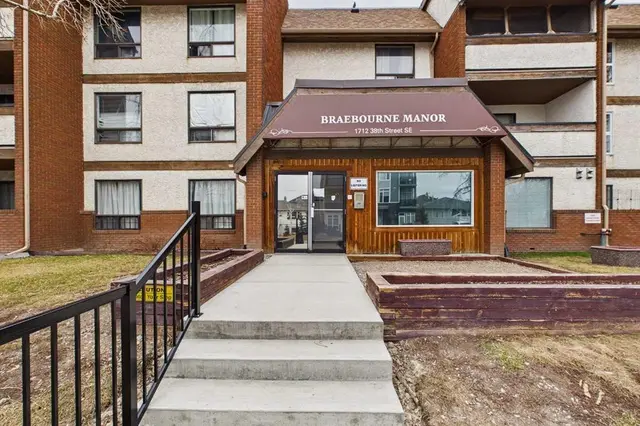 1712 38 Street SE #111