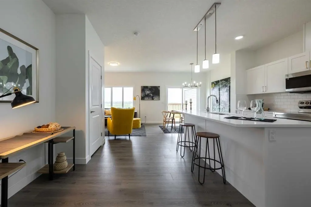 304 Edgefield Close — photo 3