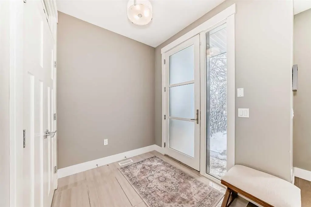 2117 51 Avenue SW — photo 2