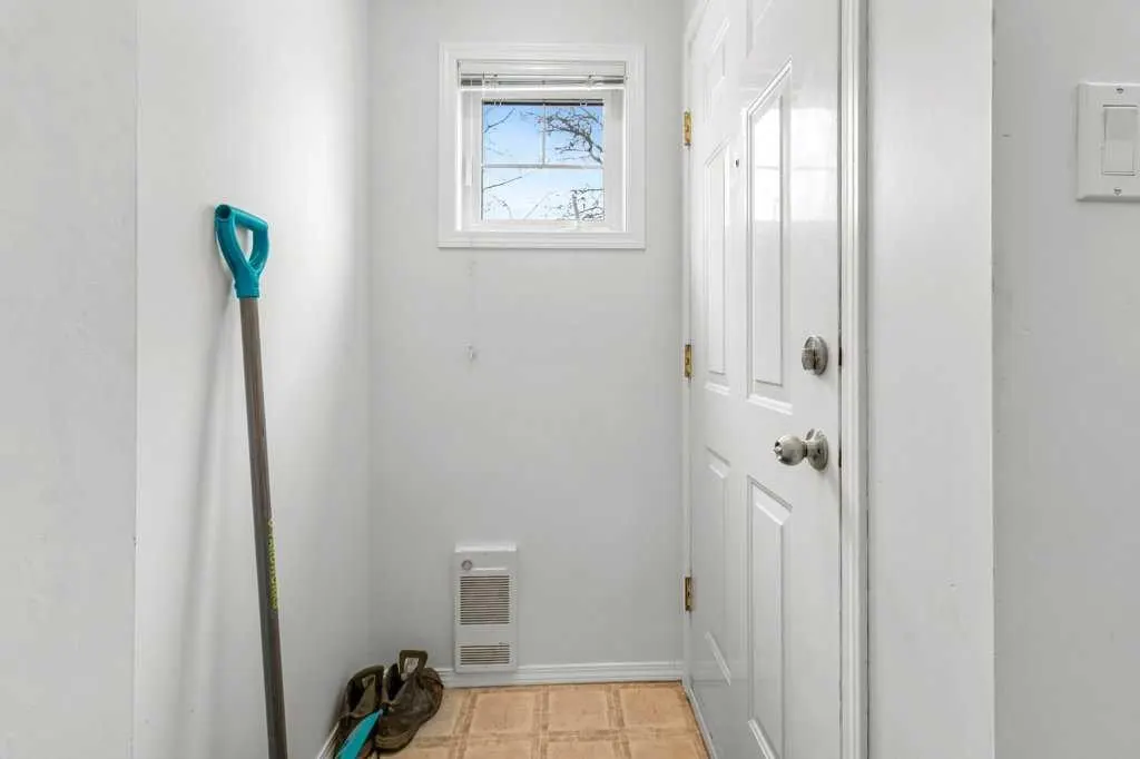 5220 50A Avenue #2001 — photo 3