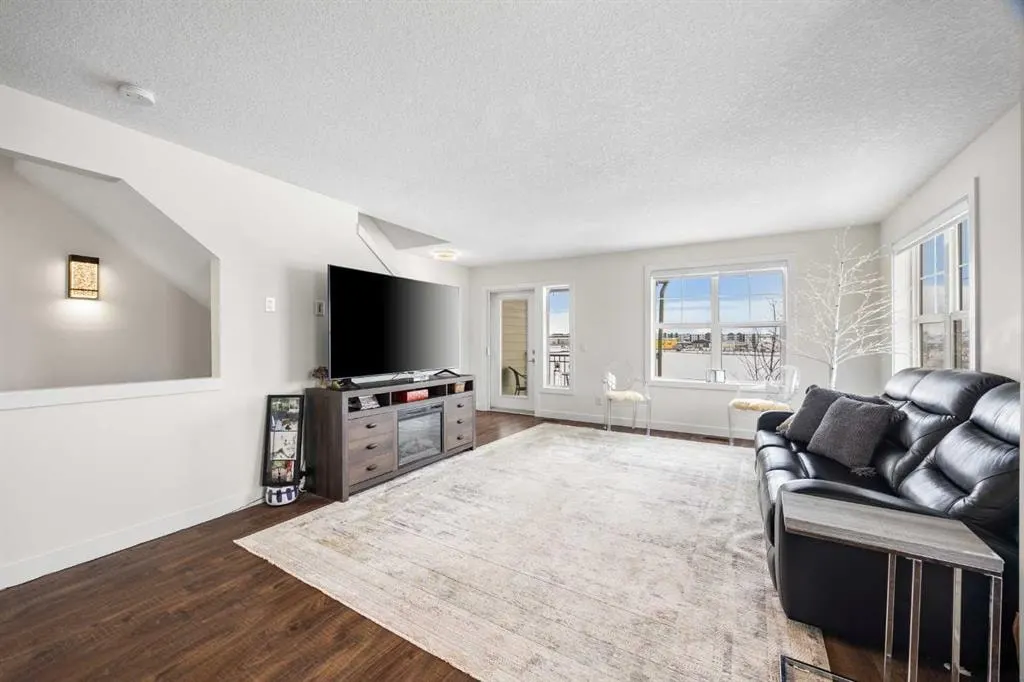 111 Evanscrest Gardens NW — photo 3