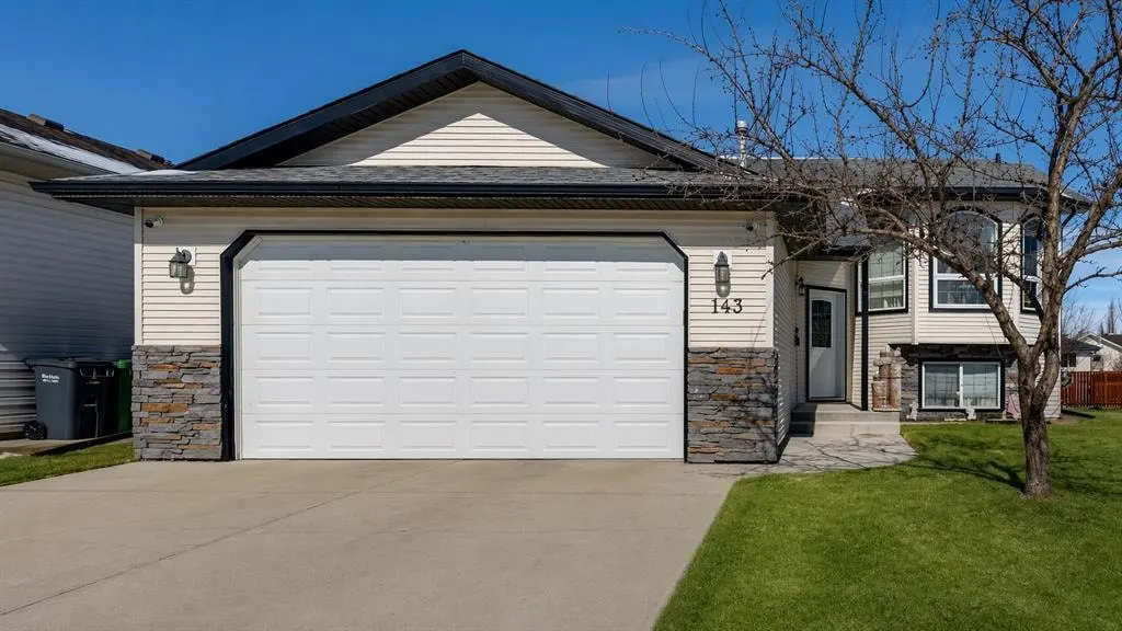 143 Ackerman Crescent — photo 1