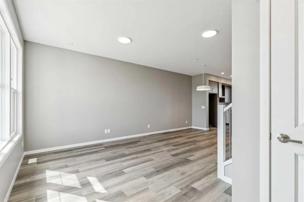 205 Hotchkiss Road SE — photo 3