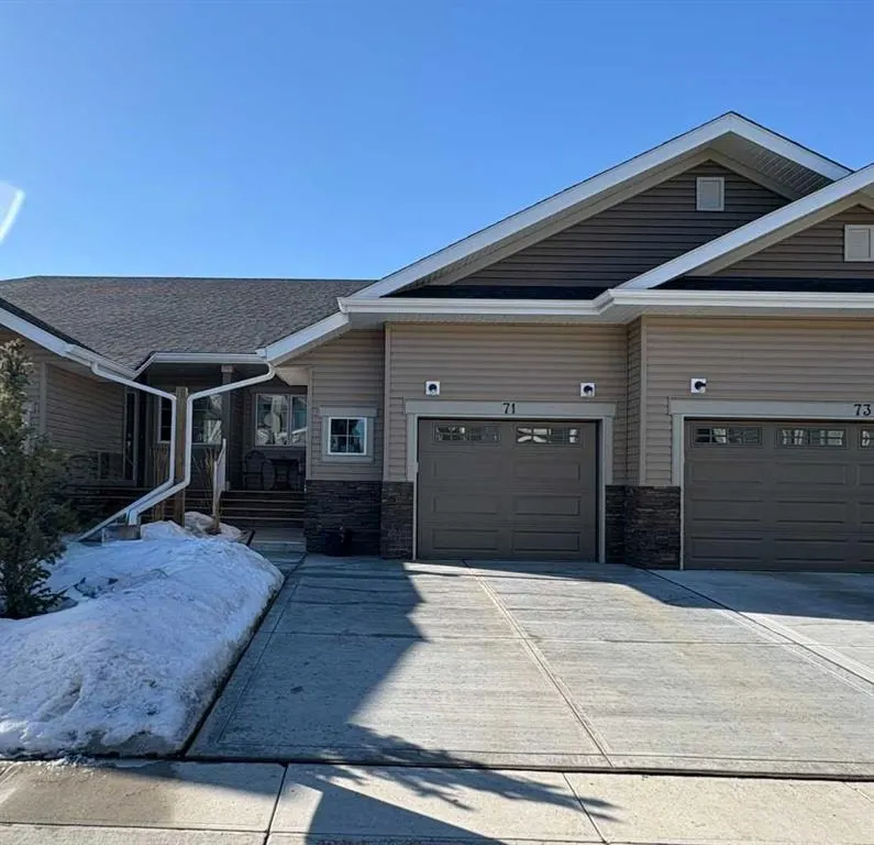 71 Golden Crescent — photo 1