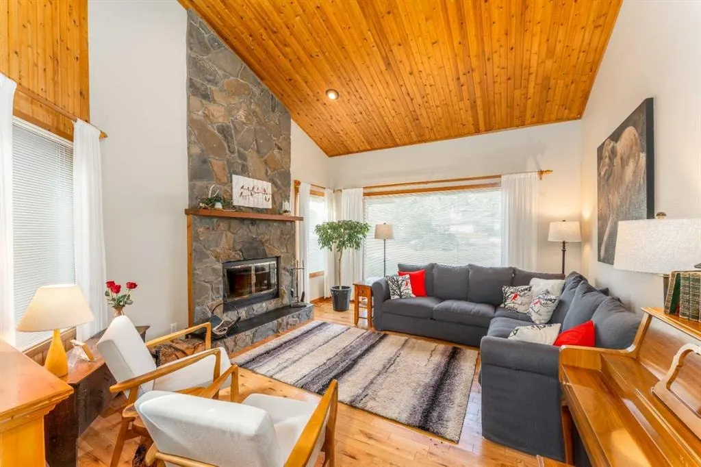 803 800 Larch Place — photo 3