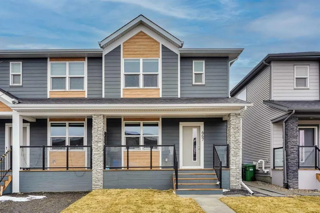 667 Wolf Willow Boulevard SE — photo 2