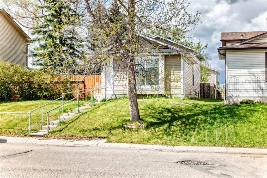 36 Castleglen Way NE — photo 3