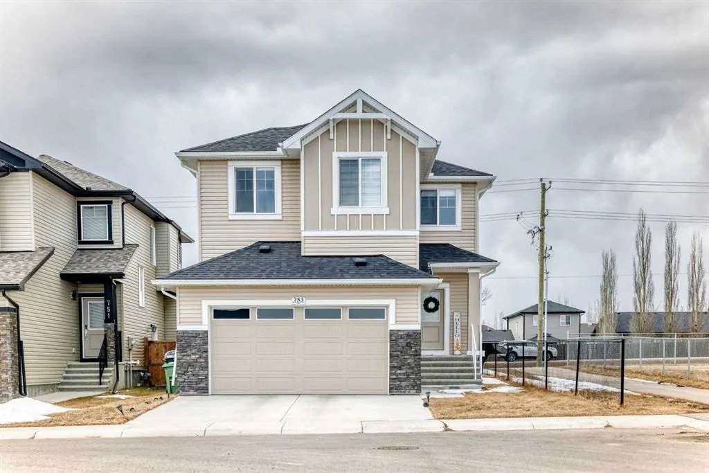 753 Edgefield Crescent — photo 1