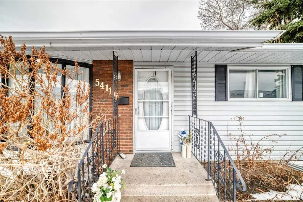 5411 Temple Road NE — photo 2