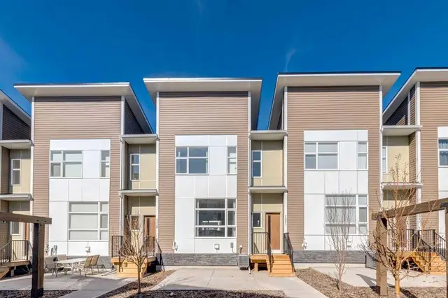 121 Walden Lane SE