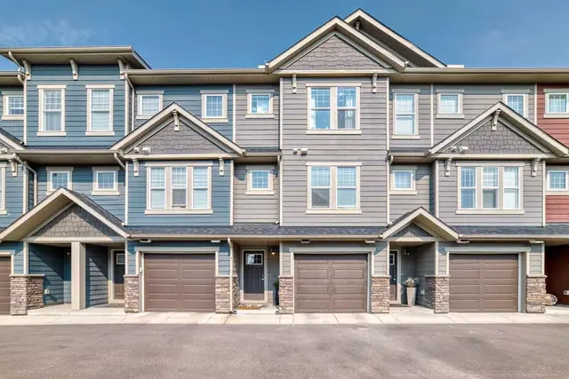 206 Cranbrook Square SE
