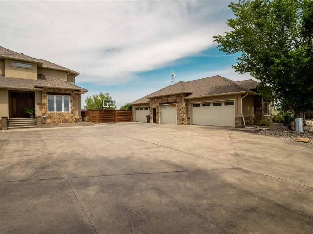 402 Meadow Lark Drive W — photo 2