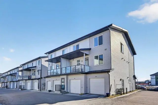 445 Redstone Walk NE #203